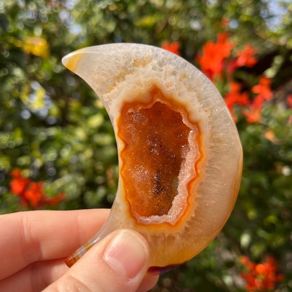 Carnelian Moon Art Home Decoration Quartz Crystal Natural Stone Rock - Picture 2 of 13